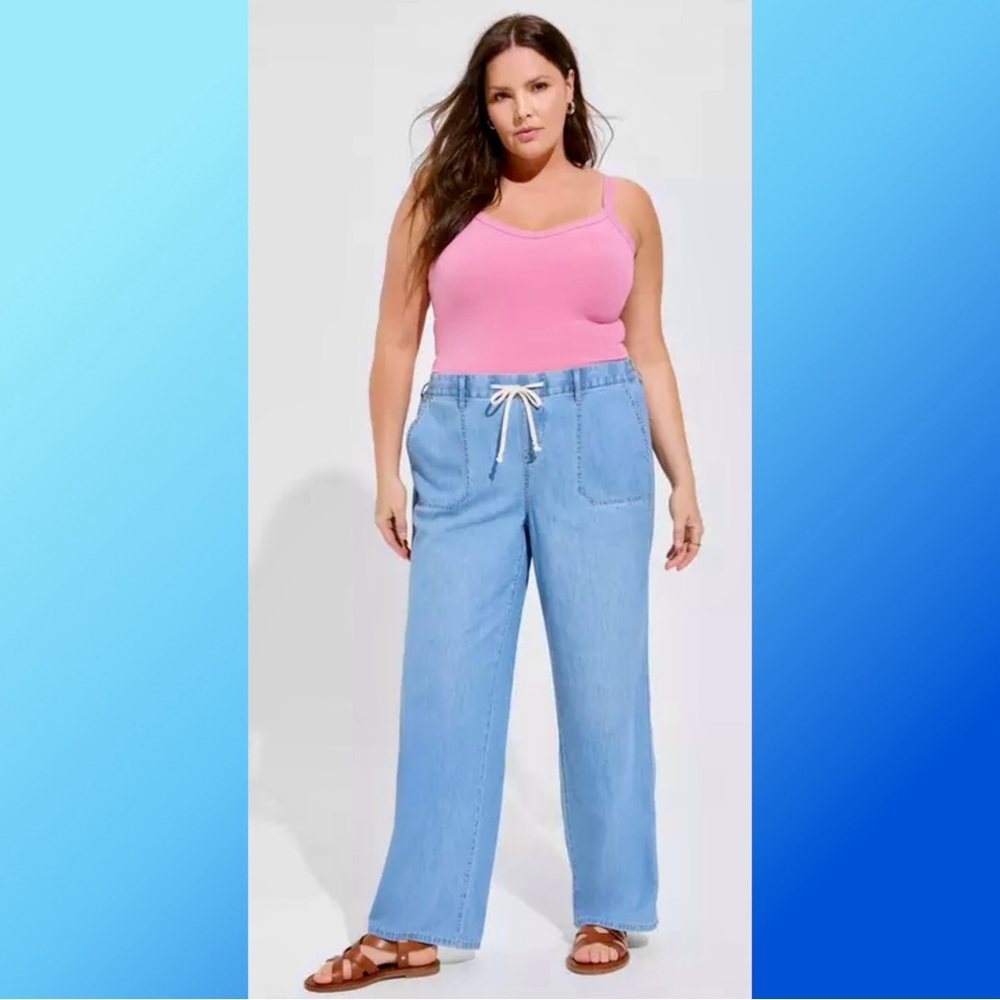 Torrid Pull On Wide Leg Lightweight Store Jean Size 2 US Size 18/20 Light Wash